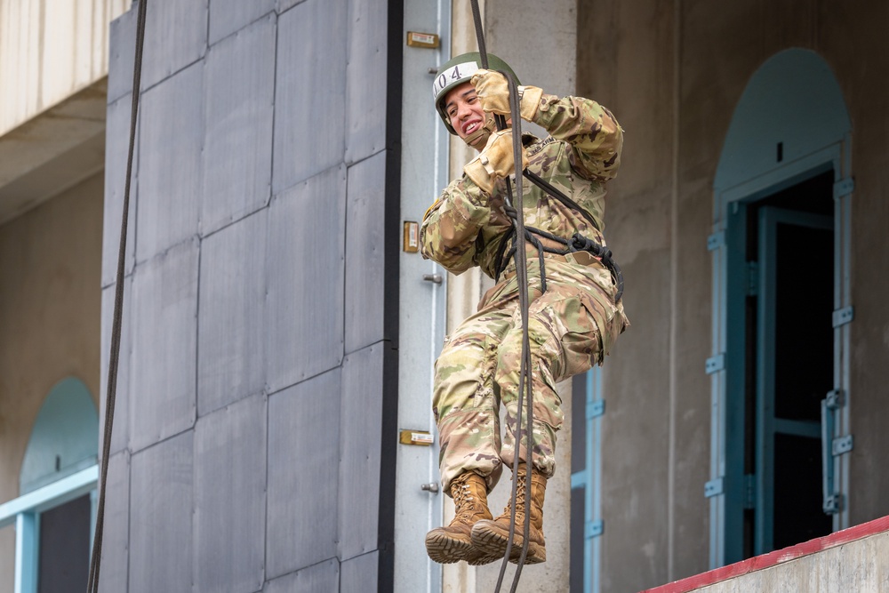 25th ID Lightning Academy Trains Students on Rappel Tower