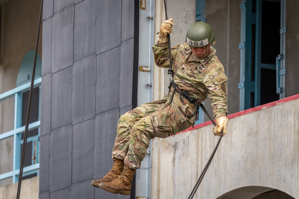 25th ID Lightning Academy Trains Students on Rappel Tower