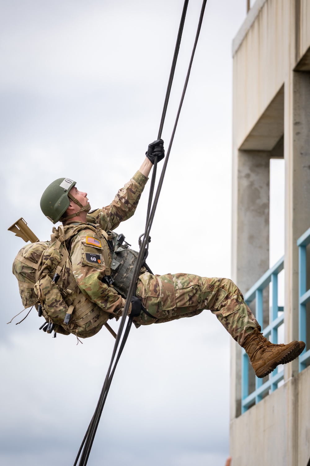 25th ID Lightning Academy Trains Students on Rappel Tower