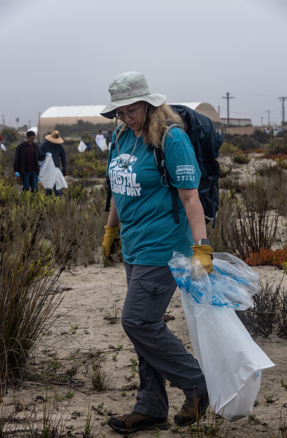 Camp Pendleton Marines and families clean local beaches