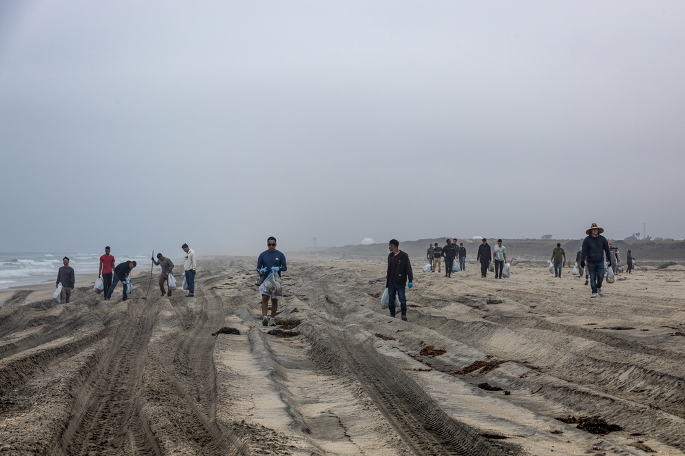 Camp Pendleton Marines and families clean local beaches