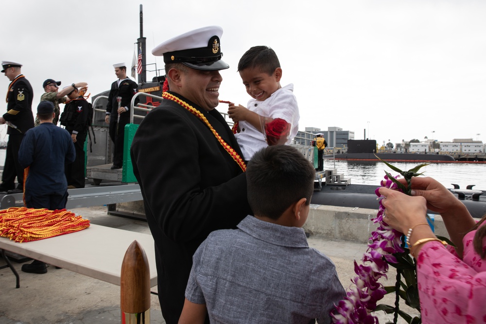 USS Santa Fe (SSN 763) Returns Home from Deployment