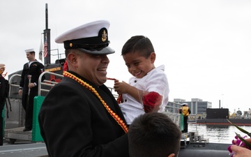 USS Santa Fe (SSN 763) Returns Home from Deployment