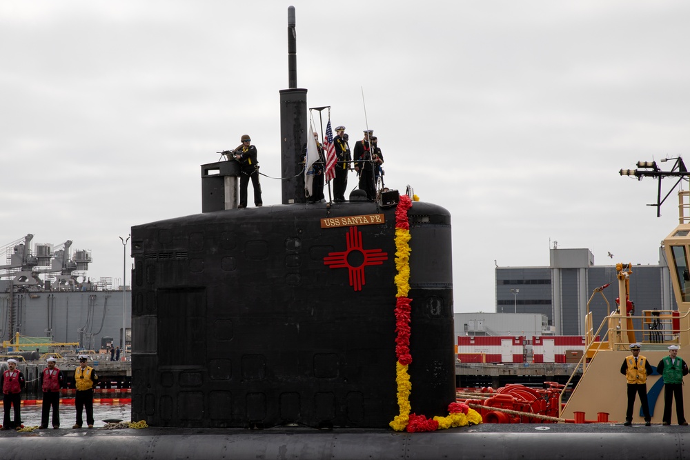 USS Santa Fe (SSN 763) Returns Home from Deployment