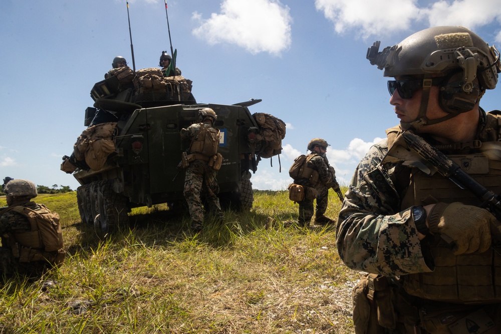 31st MEU | 1st LAR conducts a Live Fire Range