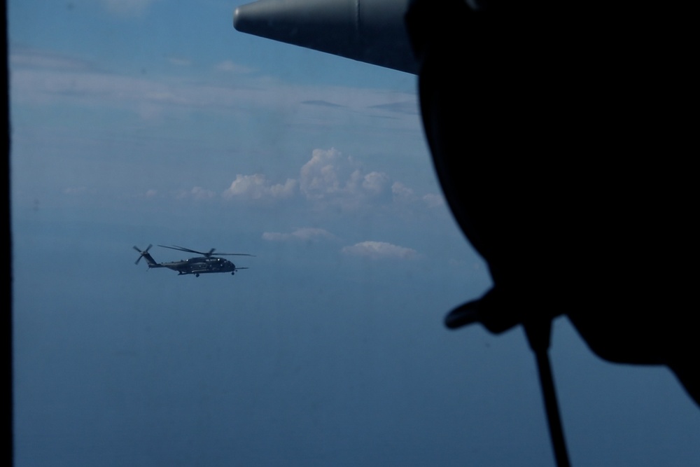 31st MEU | VMM-265 refuels in route air