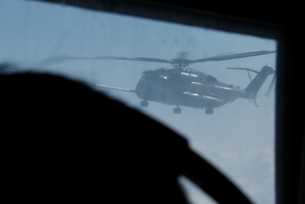 31st MEU | VMM-265 refuels in route air