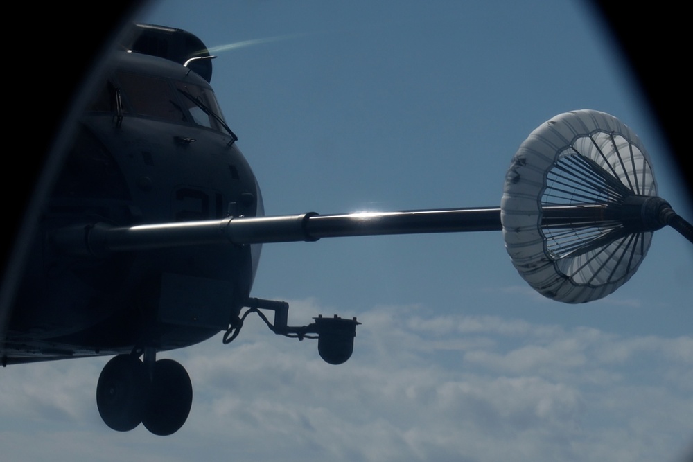31st MEU | VMM-265 refuels in route air