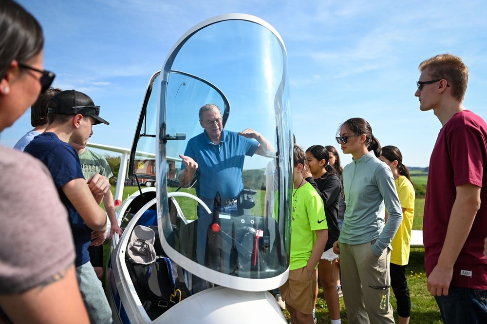 Inspiring Tomorrow's Aviators Inspiring Tomorrow's Aviators
