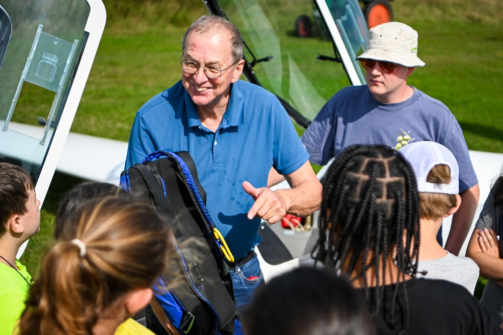 Inspiring Tomorrow's Aviators Inspiring Tomorrow's Aviators