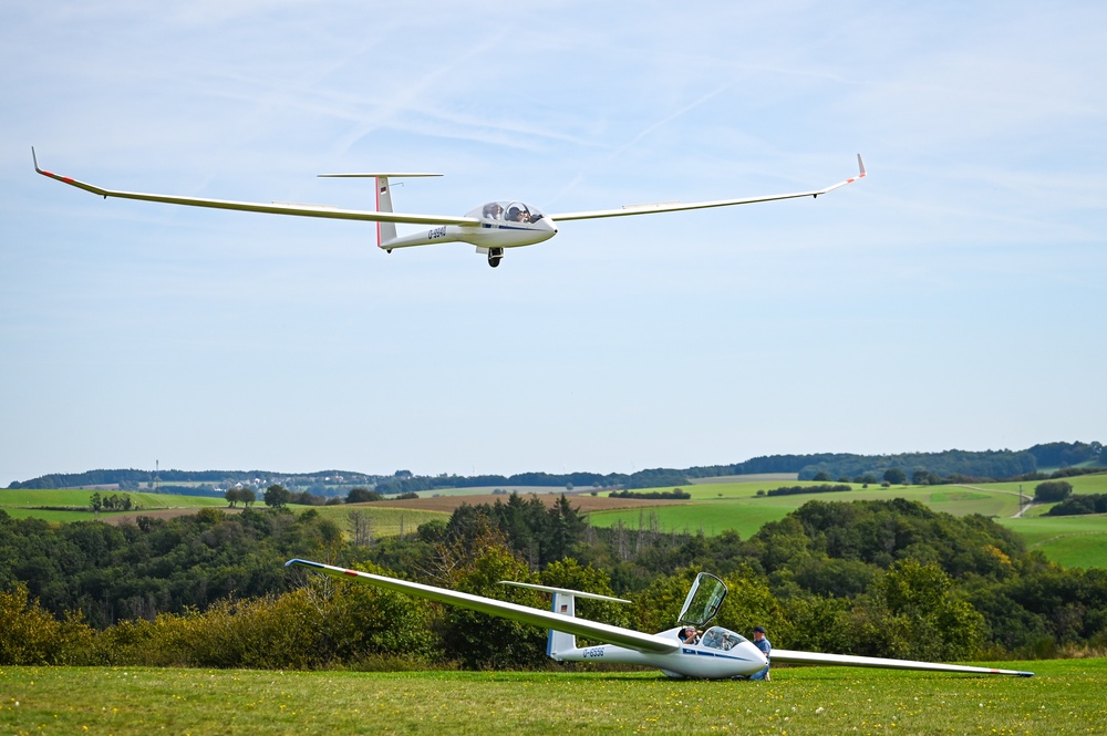 Inspiring Tomorrow's Aviators Inspiring Tomorrow's Aviators