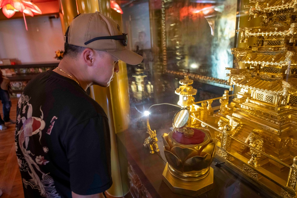 USS BLUE RIDGE SAILORS TOUR BUDDHIST TEMPLES IN SOUTH KOREA