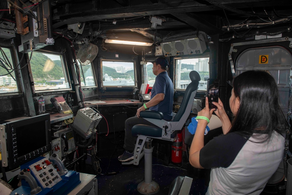 USS BLUE RIDGE HOLDS SHIP TOURS IN BUSAN, SOUTH KOREA