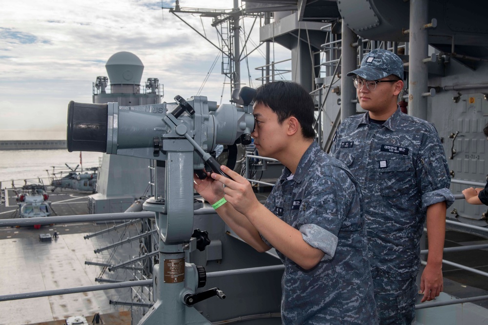 USS BLUE RIDGE HOLDS SHIP TOURS IN BUSAN, SOUTH KOREA