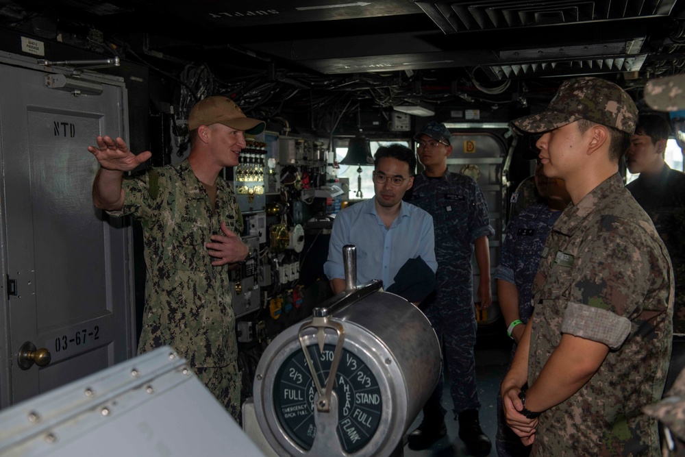 USS BLUE RIDGE HOLDS SHIP TOURS IN BUSAN, SOUTH KOREA