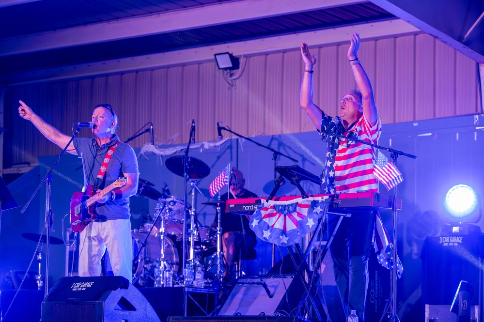3 Car Garage Band visits the 386th AEW