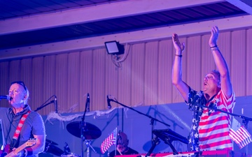 3 Car Garage Band visits the 386th AEW