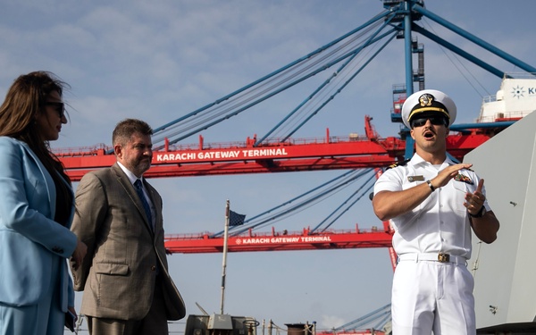 USS WAYNE E. MEYER WELCOMES CDA, U.S. EMBASSY STAFF ON TOUR