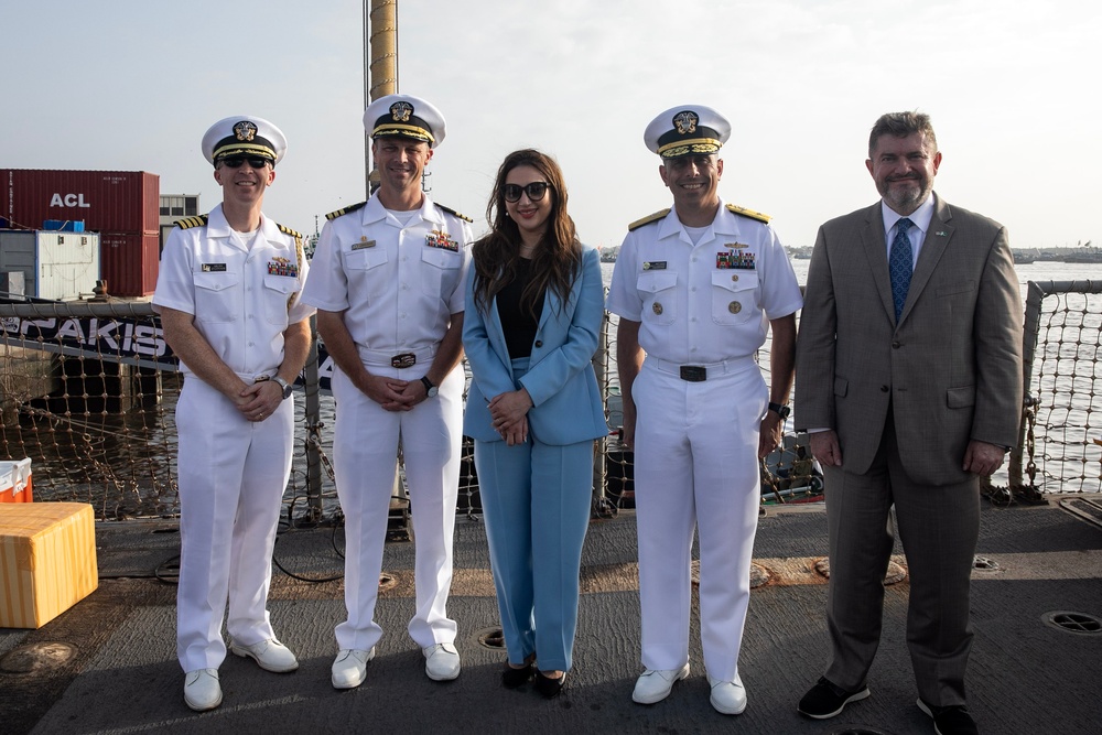 USS WAYNE E. MEYER WELCOMES CDA, U.S. EMBASSY STAFF ON TOUR