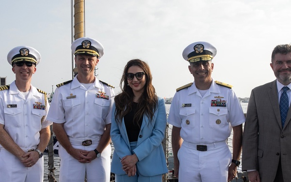 USS WAYNE E. MEYER WELCOMES CDA, U.S. EMBASSY STAFF ON TOUR