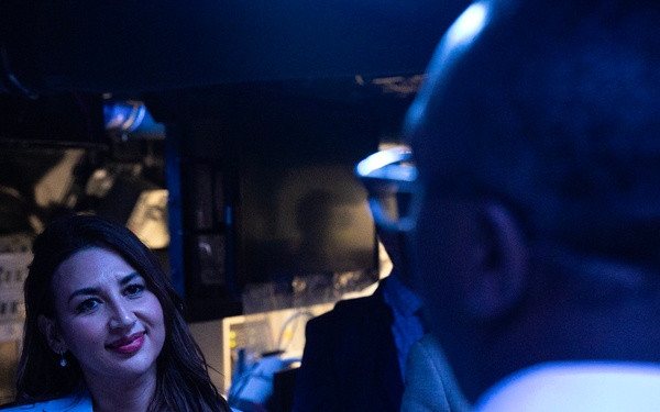 USS WAYNE E. MEYER WELCOMES CDA, U.S. EMBASSY STAFF ON TOUR