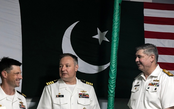 PNS SHAMSHEER HOSTS RECEPTION FOR CDS9, WAYNE E. MEYER