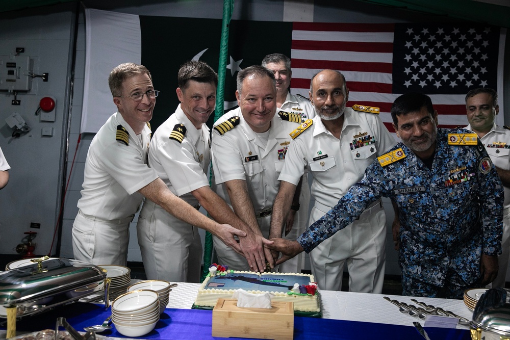 PNS SHAMSHEER HOSTS RECEPTION FOR CDS9, WAYNE E. MEYER