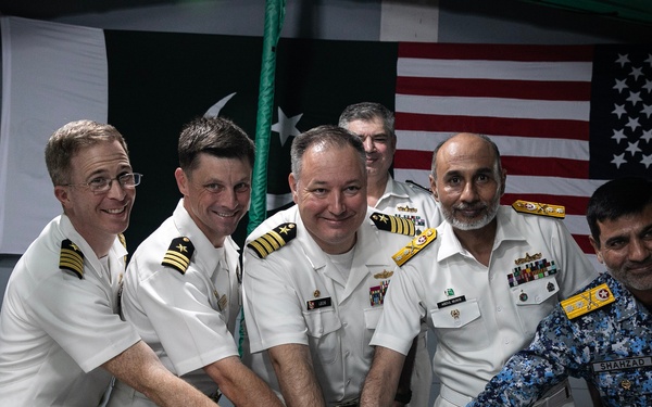 PNS SHAMSHEER HOSTS RECEPTION FOR CDS9, WAYNE E. MEYER
