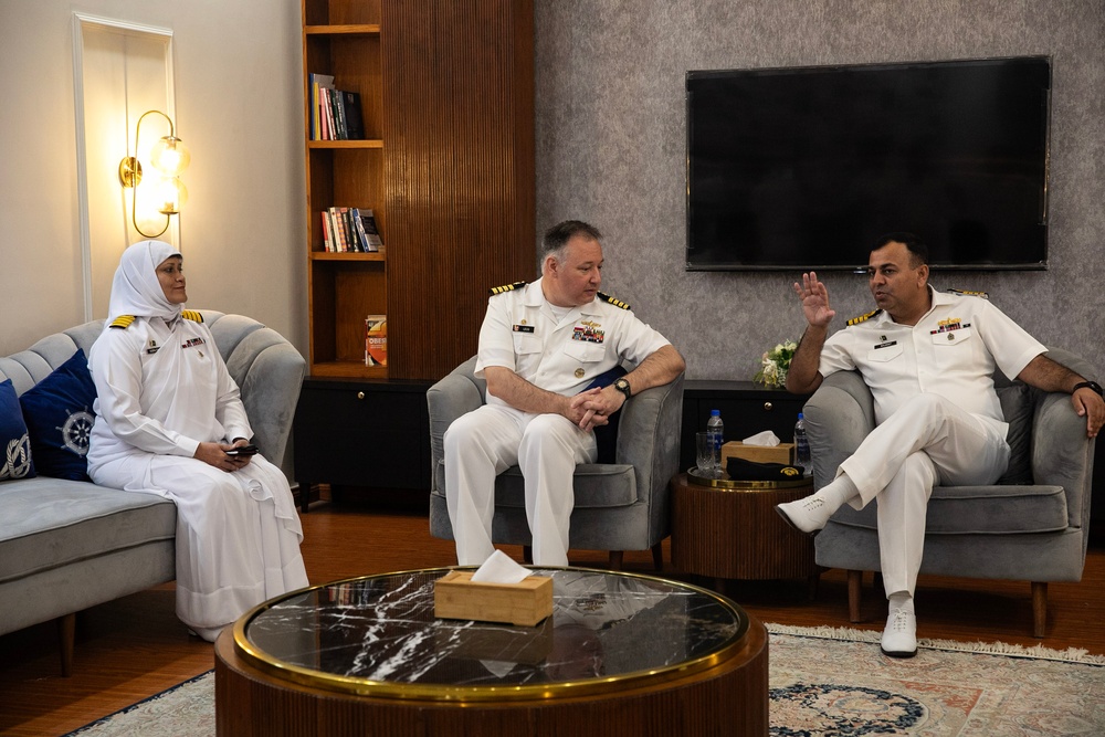 USS WAYNE E. MEYER VISITS THE PAKISTAN NAVAL ACADEMY AND JMICC