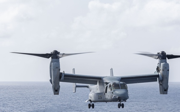 USS Iwo Jima (LHD 7) Conducts Flight Operations