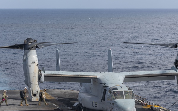 USS Iwo Jima (LHD 7) Conducts Flight Operations