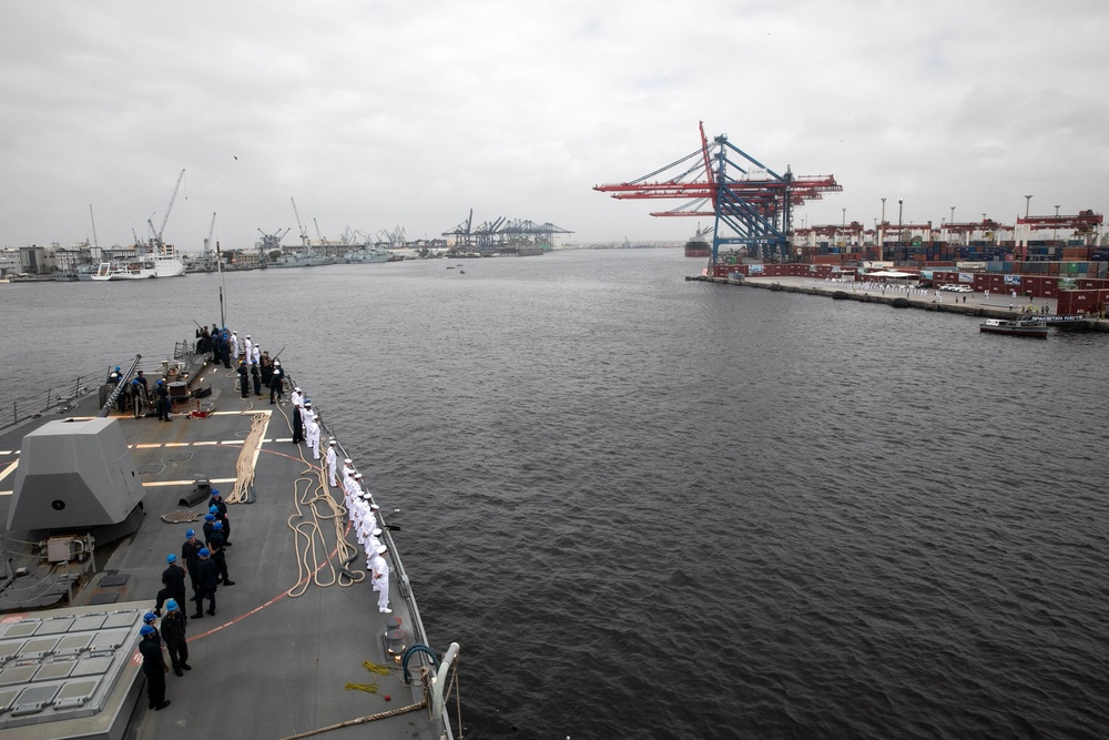 USS WAYNE E. MEYER PULLS INTO KARACHI, PAKISTAN