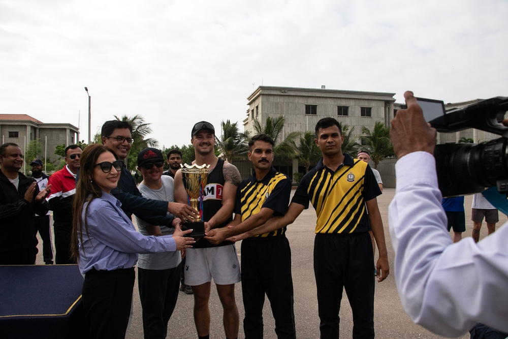 USS WAYNE E. MEYER TAKES ON PAKISTAN NAVAL ACADEMY IN CRICKET MATCH