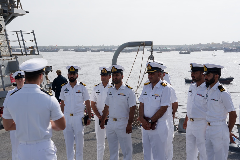 USS WAYNE E. MEYER HOSTS TOUR FOR PAKISTAN NAVY OFFICERS