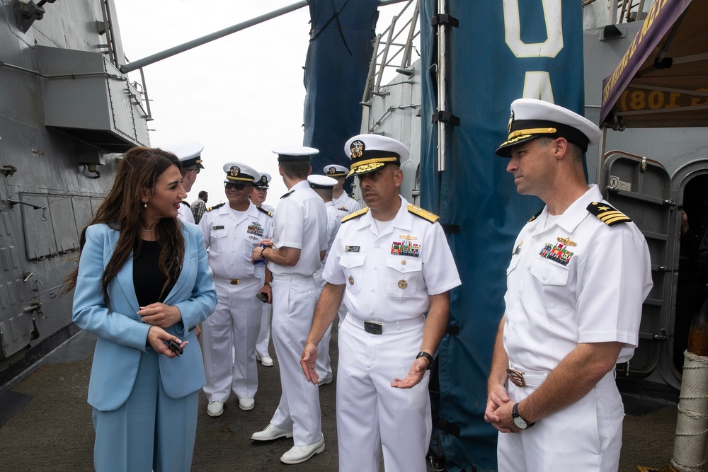 PAKISTAN NAVY WELCOMES USS WAYNE E. MEYER TO PAKISTAN