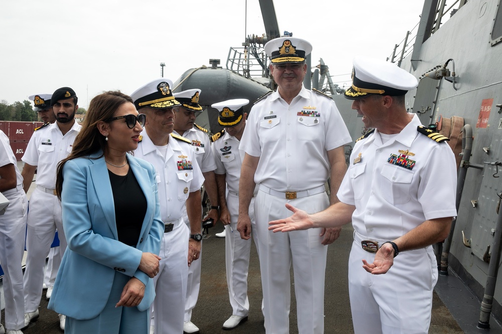 PAKISTAN NAVY WELCOMES USS WAYNE E. MEYER TO PAKISTAN