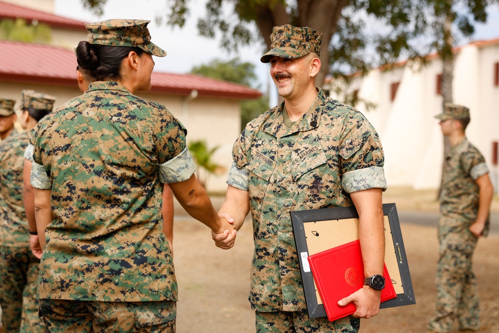 13th MEU Marines awarded Navy and Marine Corps Commendation Medals