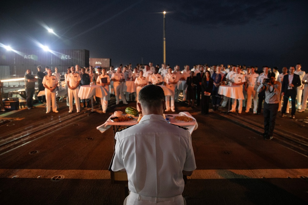 USS WAYNE E. MEYER HOSTS RECEPTION FOR SENIOR U.S. EMBASSY STAFF AND PAKISTAN NAVY