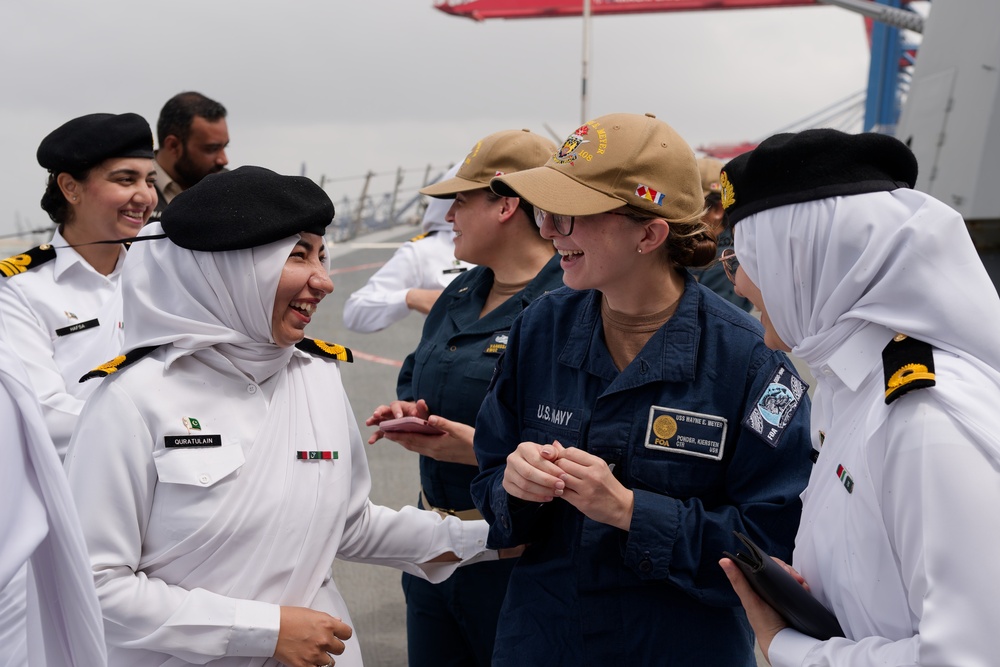 USS WAYNE E. MEYER HOSTS TOUR FOR PAKISTAN NAVY OFFICERS