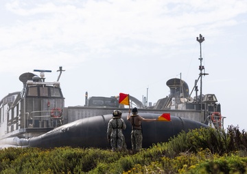 CLB-7 executes LCAC Operations during a FEX