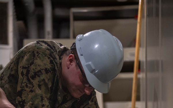 USS Ronald Reagan Sailors Improve Habitability Through Maintenance