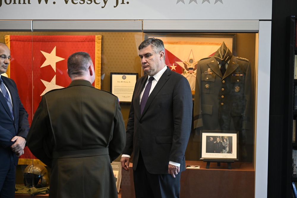 Croatian President Zoran Milanović visits the 34th Infantry Division