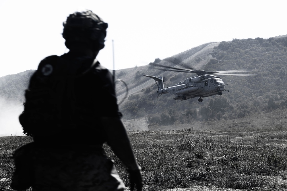 11th MEU Marines conduct Vertical Assault Raid Course