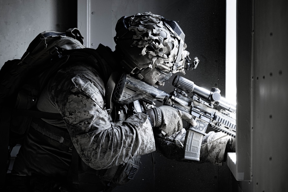 11th MEU Marines conduct Vertical Assault Raid Course