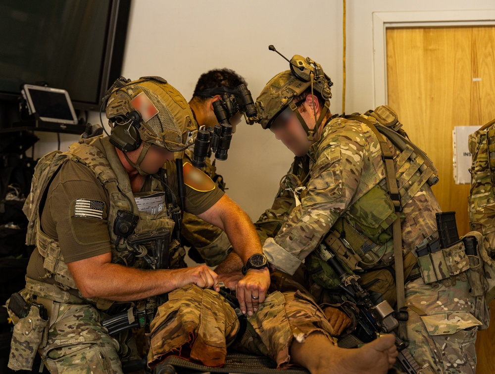 Green Berets Conduct Medical Training