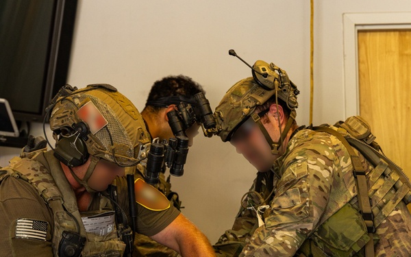 Green Berets Conduct Medical Training