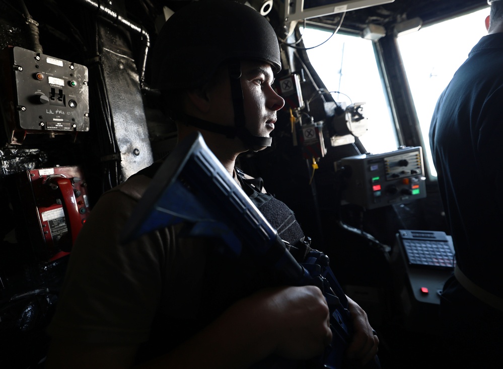 USS Roosevelt (DDG 80) Participates in VBSS Assessment