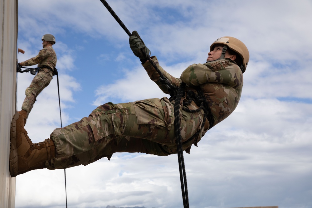 25th ID Enhances Readiness at Lightning Academy Air Assault Course