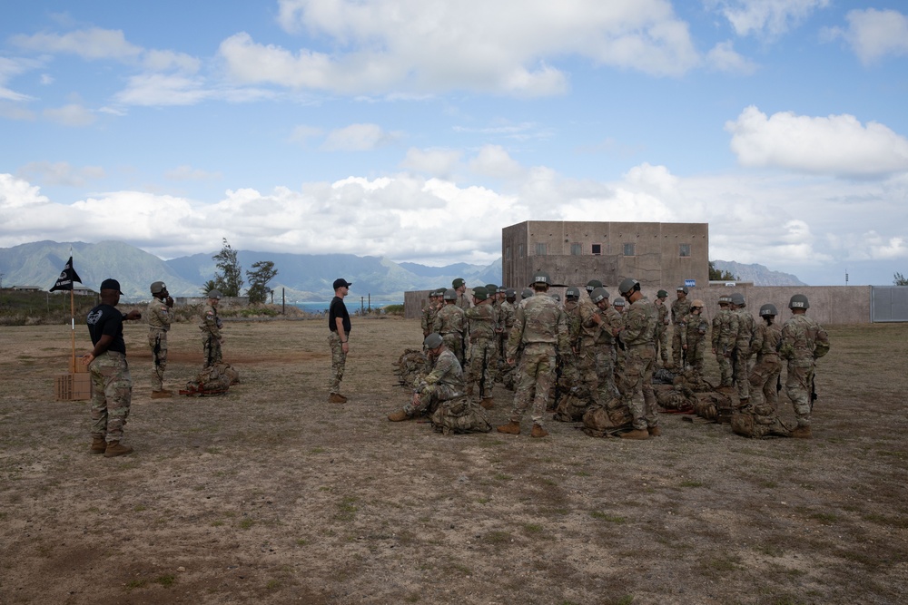 25th ID Enhances Readiness at Lightning Academy Air Assault Course