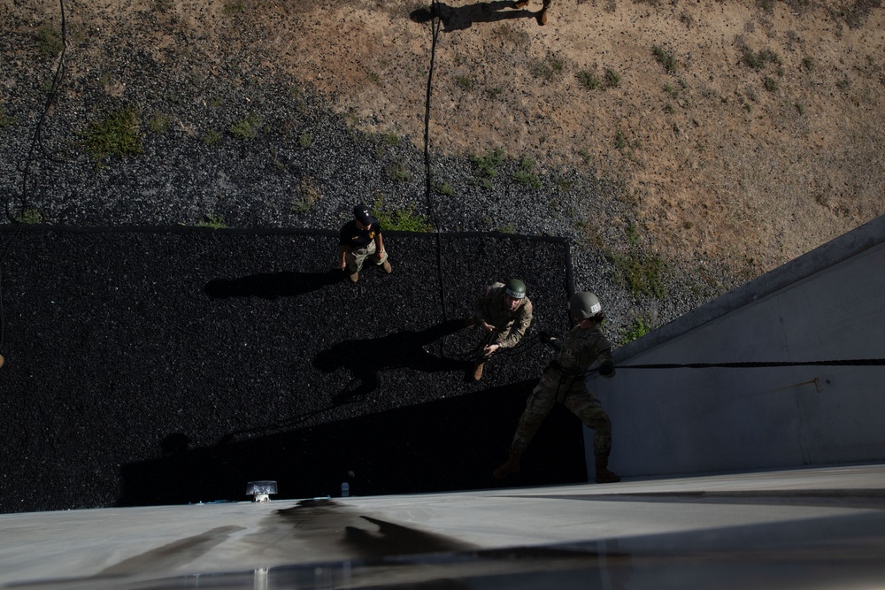 25th ID Enhances Readiness at Lightning Academy Air Assault Course
